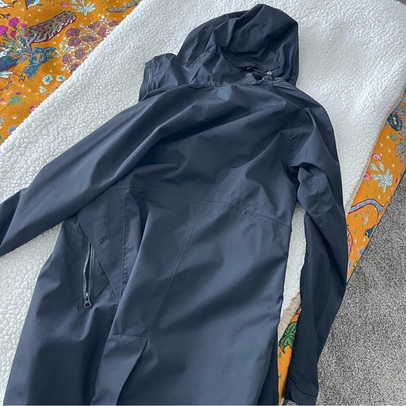 Lululemon Definitely Raining Raincoat - Picture 7 of 11